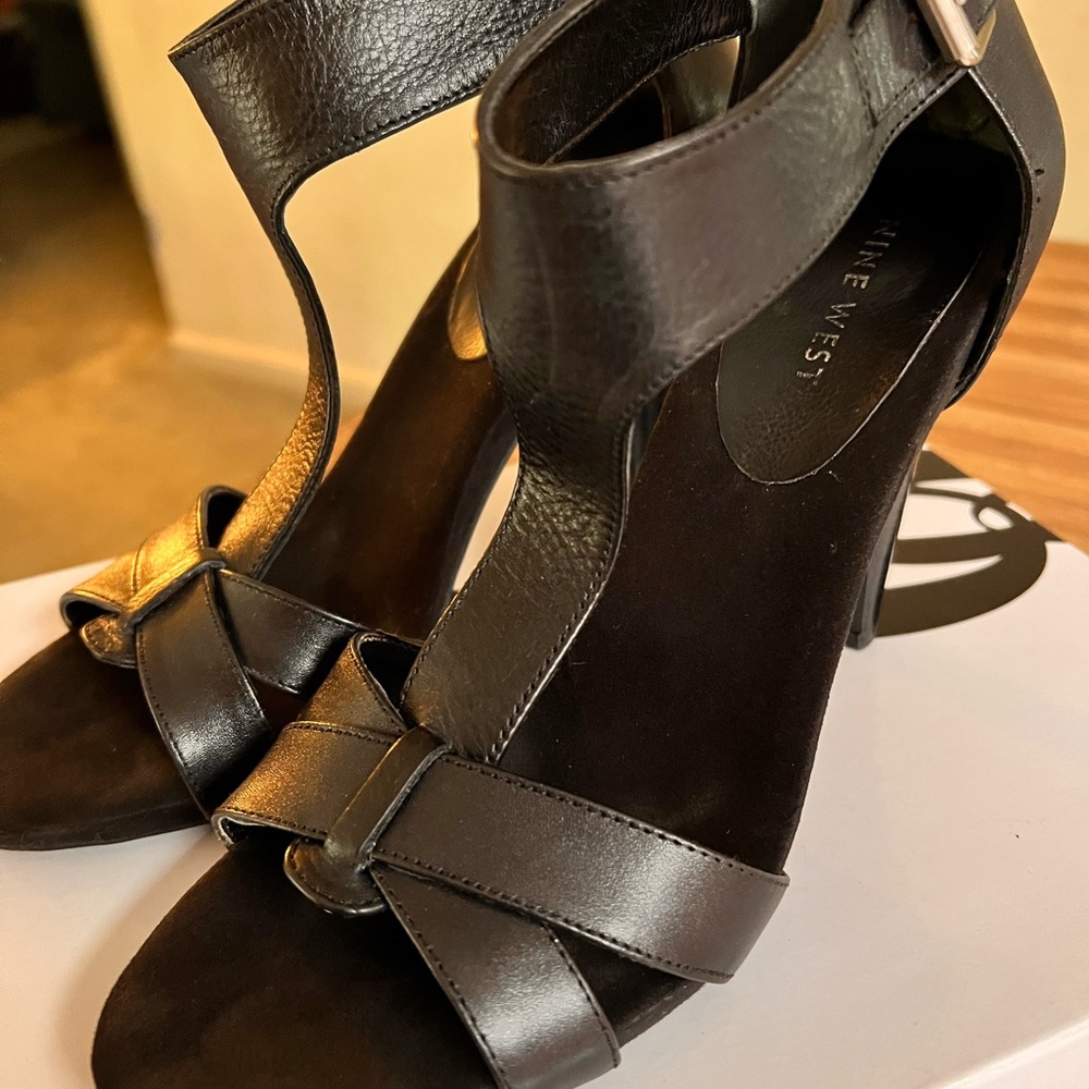NINE WEST - Picture 2 of 8
